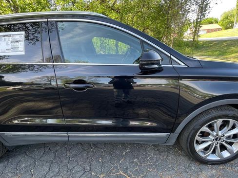 Used 2019 Lincoln MKC Select w/ Select Plus Package AWD/4WD image 11