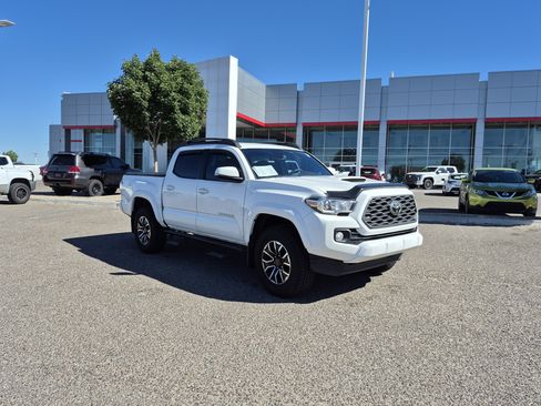 Used 2020 Toyota Tacoma TRD Sport w/ Technology Package AWD/4WD image 10