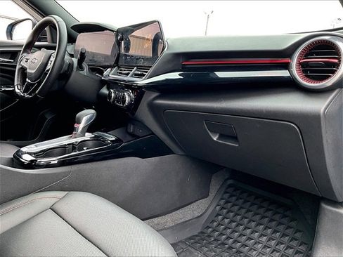 Used 2025 Chevrolet Trax RS w/ Sunroof Package image 13