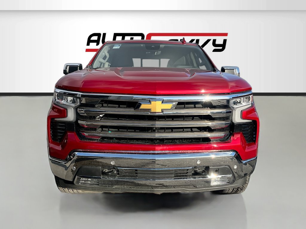 Used 2025 Chevrolet Silverado 1500 LTZ AWD/4WD image 2