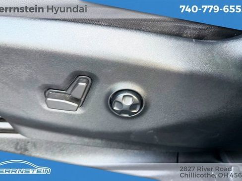 Used 2022 Chrysler Pacifica Touring-L w/ S Appearance Package image 16