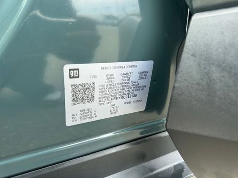 Used 2025 Chevrolet Trax LT image 29