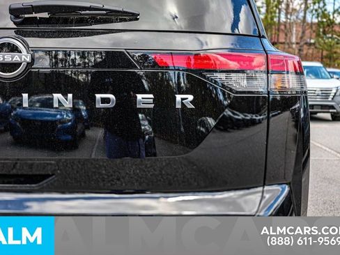 Used 2025 Nissan Pathfinder S image 15