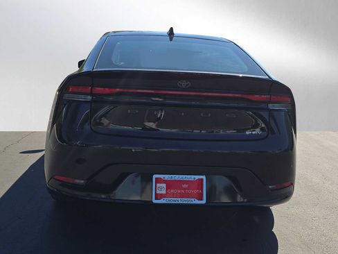 Used 2025 Toyota Prius XLE image 4