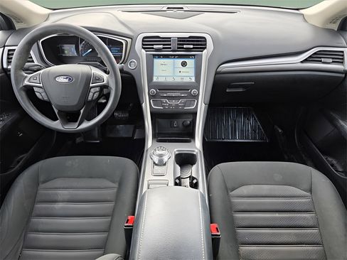 Used 2018 Ford Fusion SE image 19