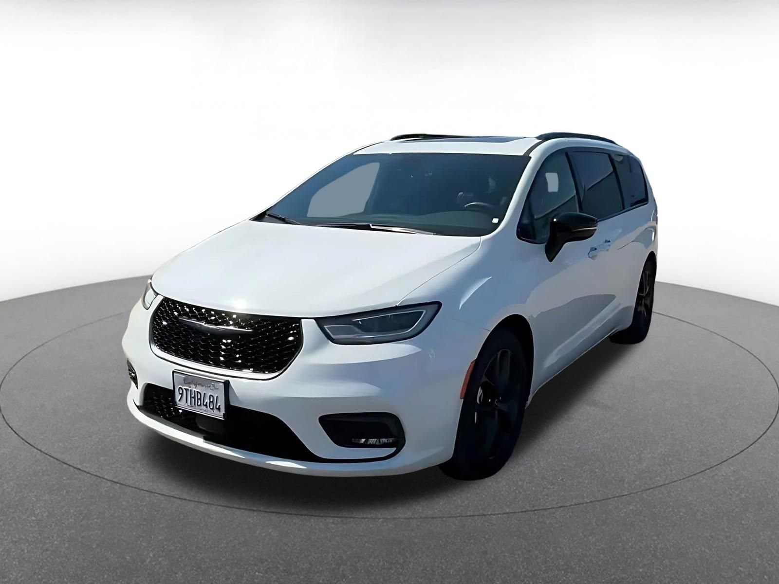 Used 2025 Chrysler Pacifica Limited FWD image 6