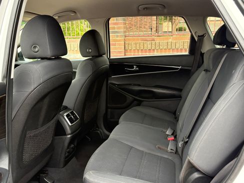 Used 2020 Kia Sorento FWD V6 image 7