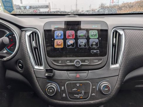 Used 2017 Chevrolet Malibu LT image 15