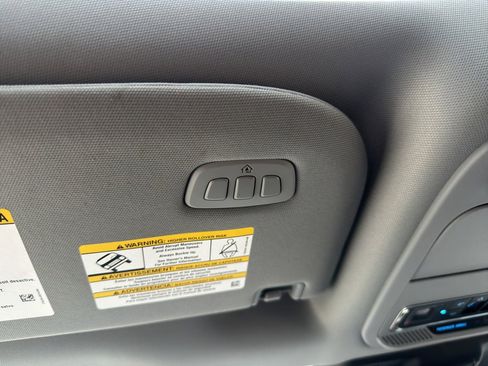 Used 2025 Ford F350 Lariat w/ Chrome Package image 37