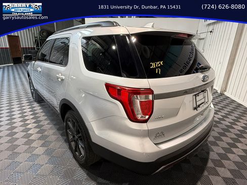Used 2017 Ford Explorer XLT w/ Equipment Group 202A AWD/4WD image 7