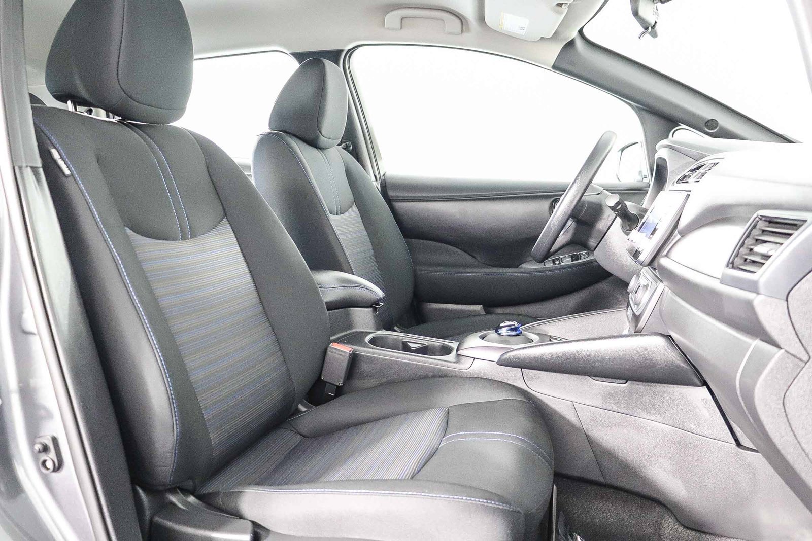 Used 2025 Nissan Leaf S FWD image 17