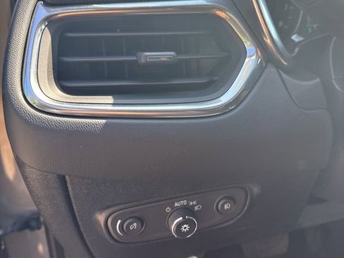 Used 2018 Chevrolet Equinox Premier FWD image 13