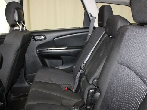 Used 2019 Dodge Journey SE w/ Connectivity Group FWD image 17