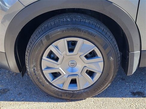 Used 2025 Nissan Kicks S image 32