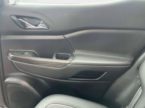 Used 2023 GMC Acadia SLT w/ Elevation Edition image 15