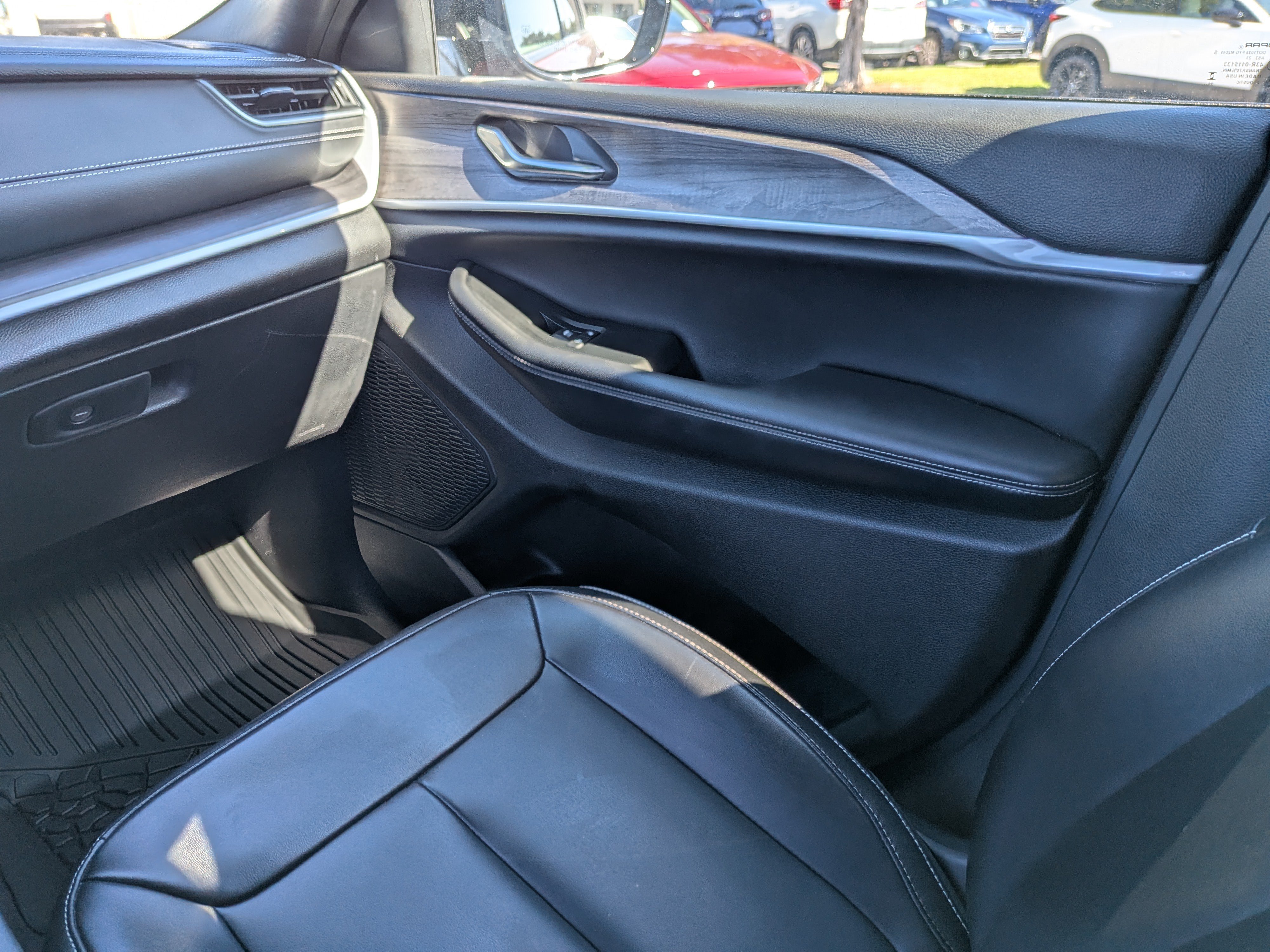 Used 2024 Jeep Grand Cherokee Limited AWD/4WD image 18