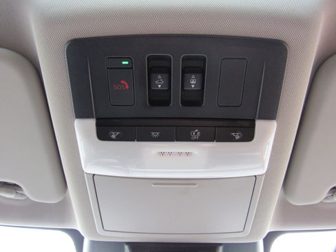 Used 2023 Nissan Rogue SV w/ SV Premium B Package image 33