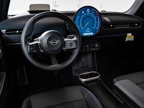 Certified 2026 MINI Cooper 4-Door Hardtop FWD image 4