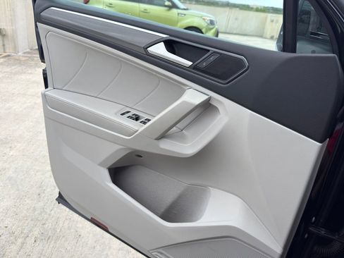 Used 2023 Volkswagen Tiguan SE R-Line image 22