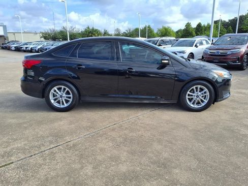 Used 2017 Ford Focus SE FWD image 6