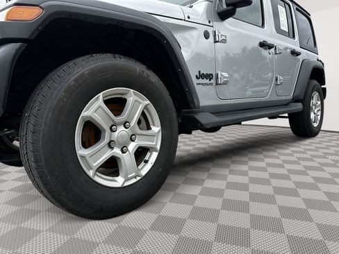 Used 2022 Jeep Wrangler Unlimited Sport AWD/4WD image 6