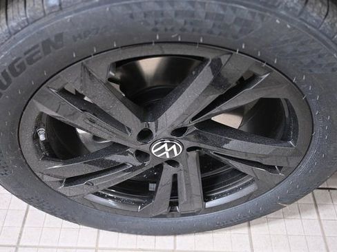 New 2026 Volkswagen Atlas Cross Sport SEL R-Line AWD/4WD image 18