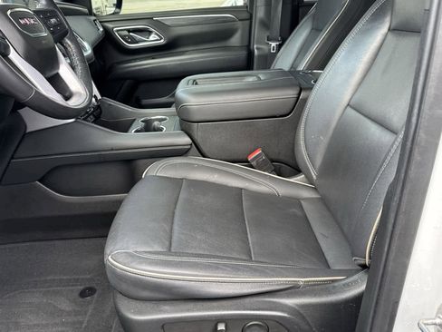 Used 2021 GMC Yukon XL SLT w/ SLT Premium Package image 12