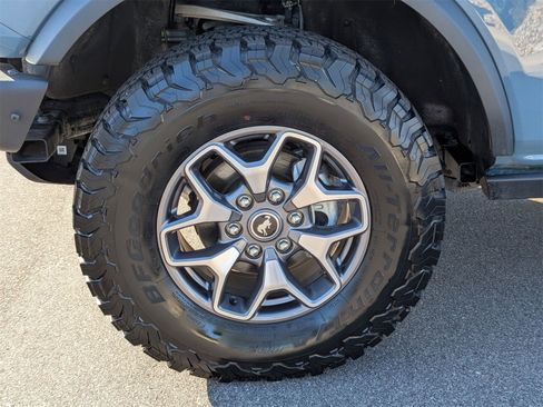 Used 2022 Ford Bronco Badlands image 10