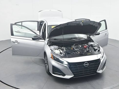 Used 2024 Nissan Altima 2.5 SV FWD image 46