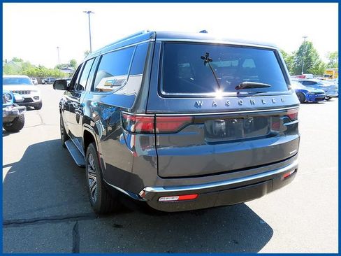 Used 2024 Jeep Wagoneer L Series II w/ Flexible Seating Group AWD/4WD image 5