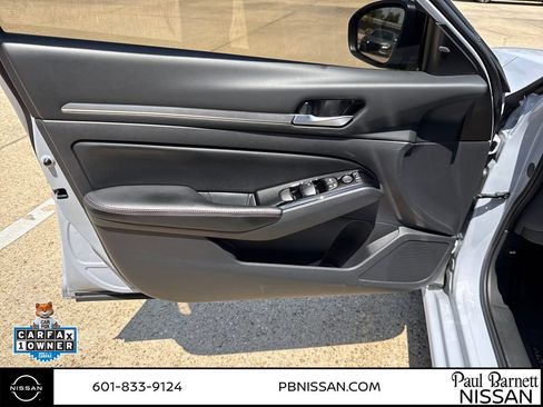 Used 2025 Nissan Altima 2.5 SR FWD image 19
