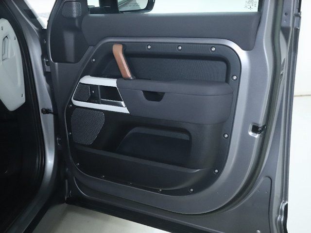 Used 2023 Land Rover Defender 110 SE AWD/4WD image 37
