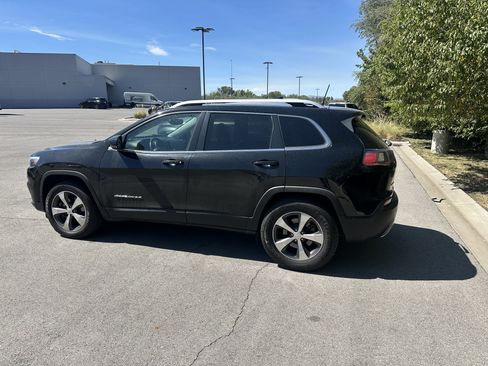 Used 2019 Jeep Cherokee Limited w/ Trailer Tow Group AWD/4WD image 5