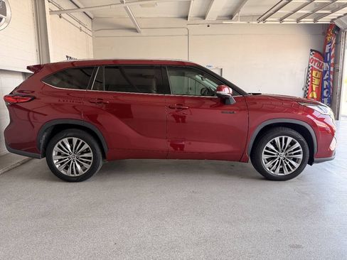 Used 2021 Toyota Highlander Platinum FWD image 7