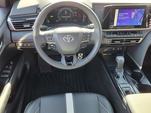 Certified 2025 Toyota Camry SE w/ Convenience Package image 12