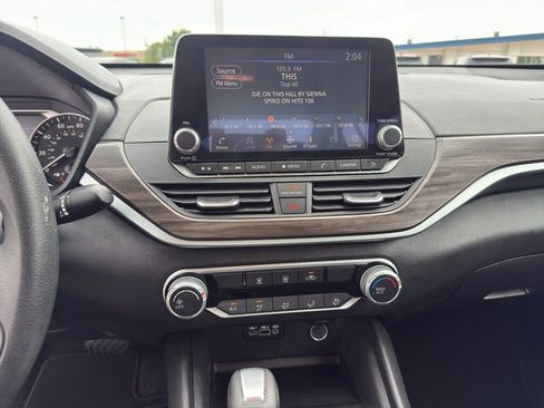 Used 2025 Nissan Altima 2.5 SV AWD/4WD image 19