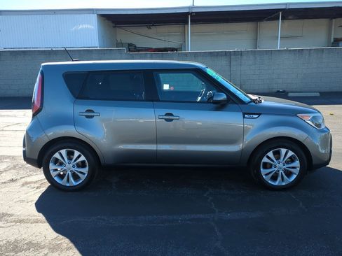Used 2015 Kia Soul + image 5