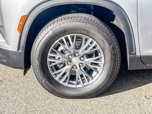 Used 2026 Chevrolet Traverse LT w/ Driver Confidence Package image 9