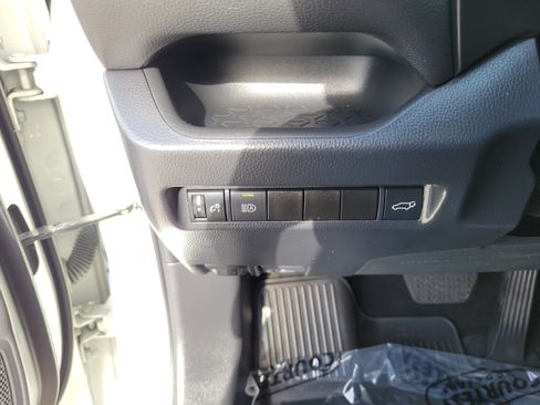 Used 2022 Toyota RAV4 XLE w/ Convenience Package FWD image 26