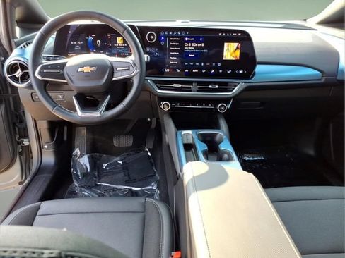 Used 2025 Chevrolet Equinox EV LT w/ Convenience Package FWD image 12