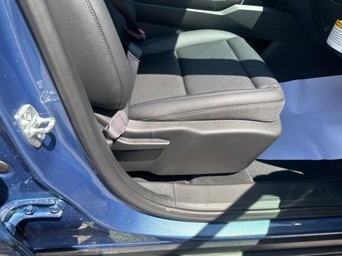 New 2026 Chevrolet Equinox LT w/ Convenience Package II image 31