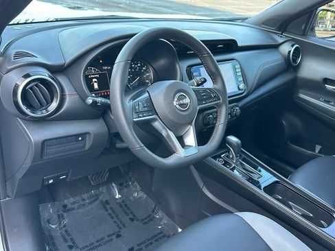 Used 2023 Nissan Kicks SR w/ SR Premium Package FWD image 31
