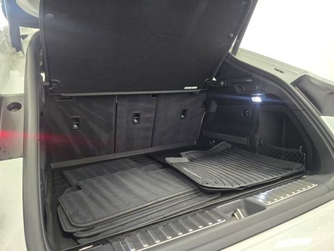Certified 2025 Porsche Macan Electric image 23