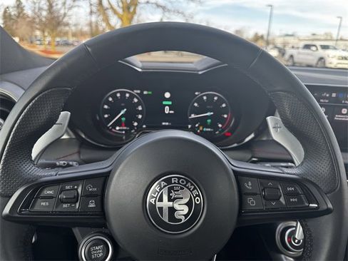 Used 2025 Alfa Romeo Tonale Tributo Italiano image 24