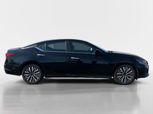 Used 2023 Nissan Altima 2.5 SV image 3