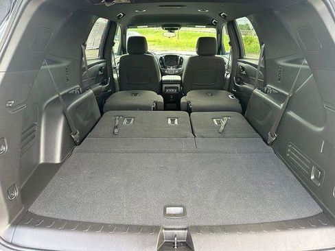 Used 2023 Chevrolet Traverse LT FWD image 31