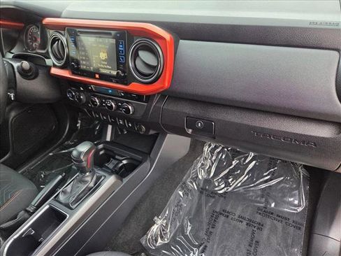 Certified 2017 Toyota Tacoma TRD Sport image 21