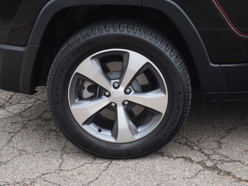 Used 2022 Jeep Cherokee Limited image 28