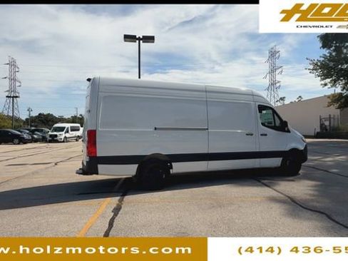 Used 2025 Mercedes-Benz Sprinter 2500 image 9