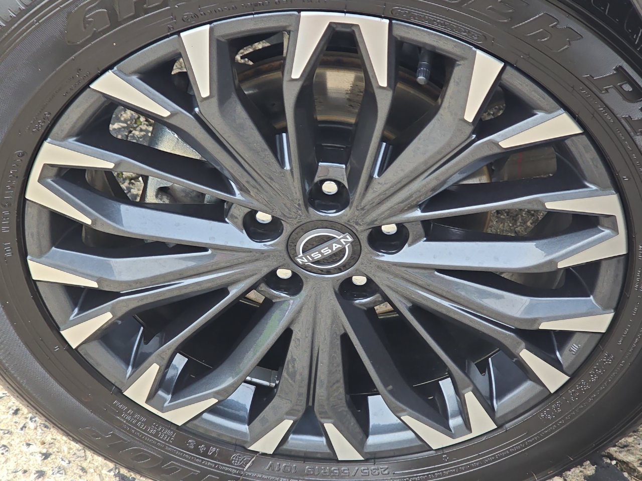 Used 2026 Nissan Rogue Platinum w/ Platinum Premium Package AWD/4WD image 35